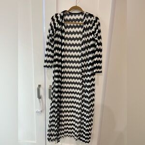 ⭐️3/$27⭐️ NWOT Black and White Knit Swim Suit Coverup